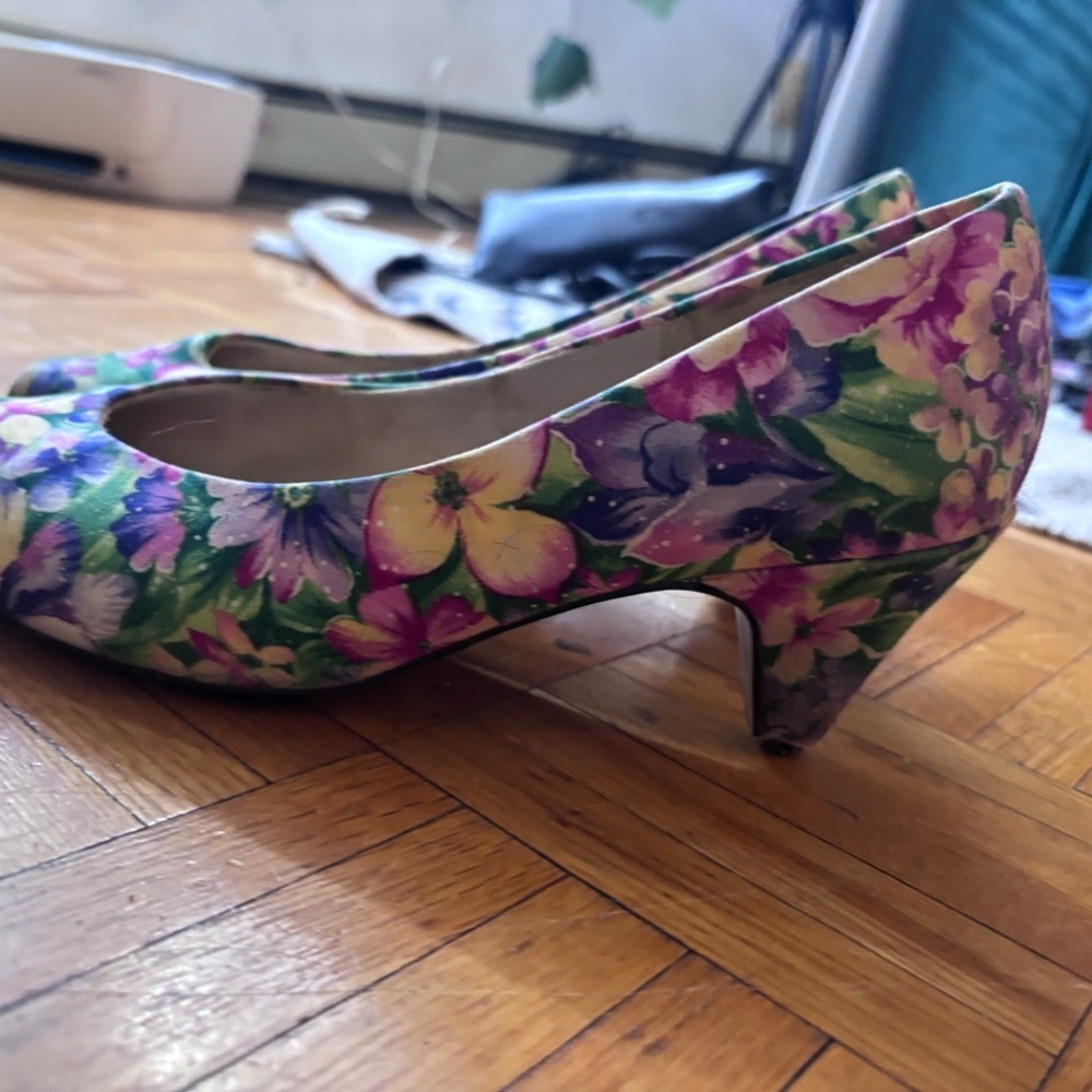 vintage 80s heels - read full description * accepting offers - Picture 3 of 9